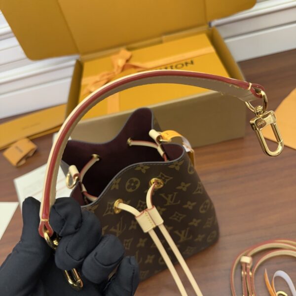 M46581 BB HANDBAG - Image 6