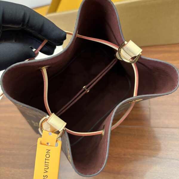 M46581 BB HANDBAG - Image 8