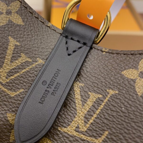 M44020 MEDIUM SHOULDER BAG - Image 9