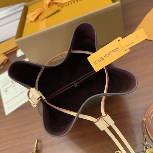 M46581 BB HANDBAG - Image 11