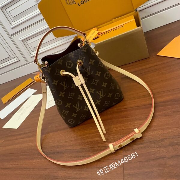 M46581 BB HANDBAG - Image 2