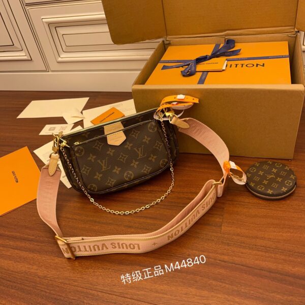 M44840 SHOULDER BAG - Image 4