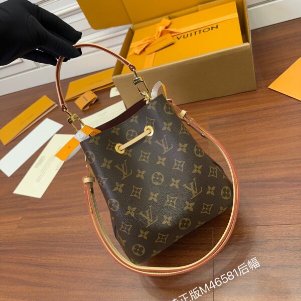 M46581 BB HANDBAG - Image 4