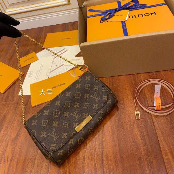 M40718 MEDIUM SHOULDER BAG - Image 2