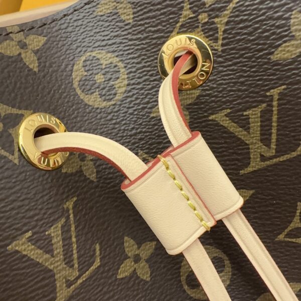 M46581 BB HANDBAG - Image 15